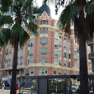 https://lesplanade.fr-provencehotel.com